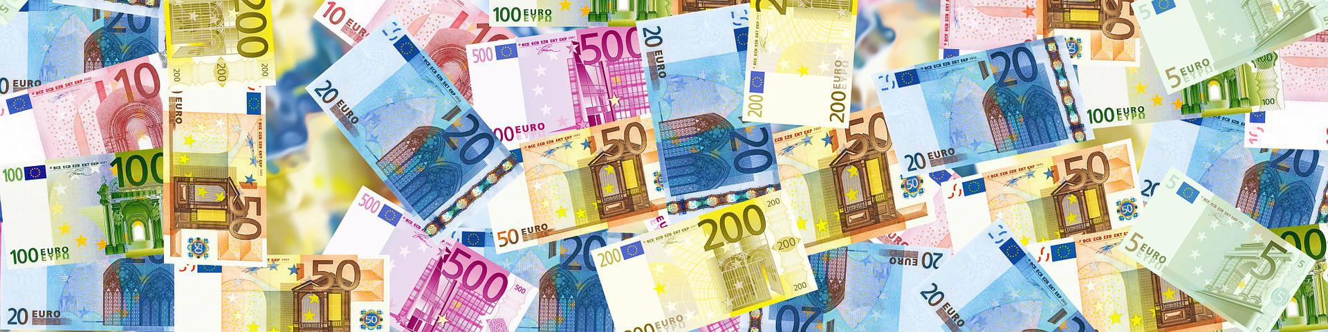 Symbolbild: eine große Menge Euro-Geldscheine